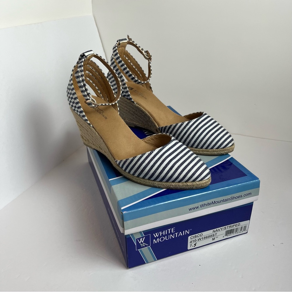 White Mountain Cisco Espadrille Wedge Heels Navy & White Striped Sandals Sz 7.5